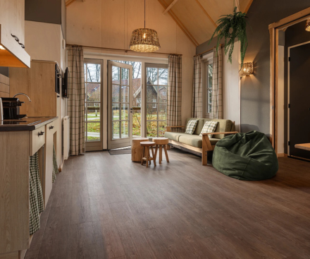 Lodge (sleeps 6)