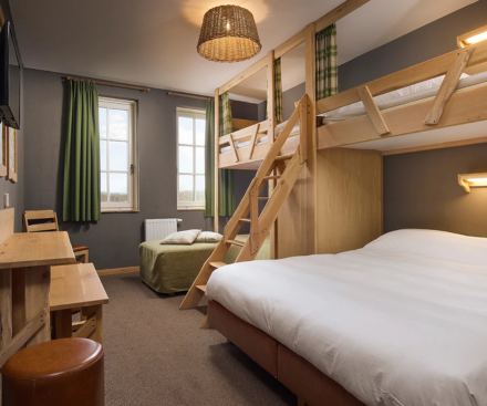 Comfort Room (sleeps 5)